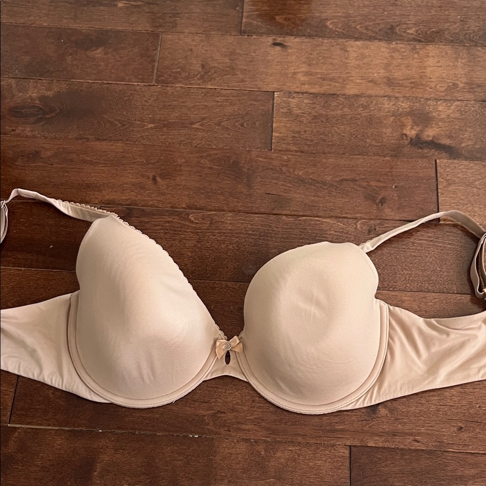 36 DD body by Victoria bra nude